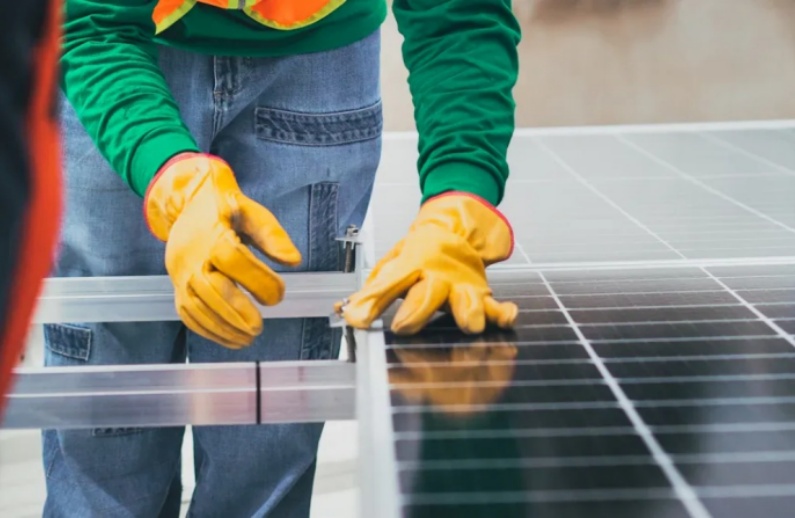 Why Every Construction Site Needs a Portable Solar Storage System