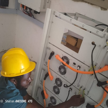 Proyek Penyimpanan Energi Komersial 50 KW di Ghana